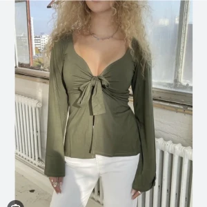 Designbysi tröja - Säljer min fina tröja från designbysi! Använd endast 1 gång! Superfin tröja som kan användas till många tillfällen