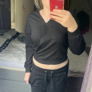 Omlått blus - Säljer eftersom aldrig använder den St: 170