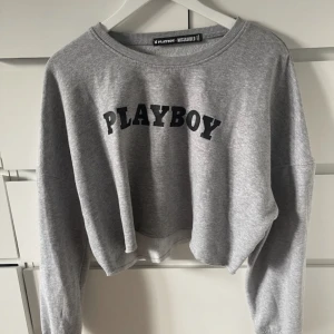 Playboy sweatshirt - Tröja storlek M, använd fåtal gånger i fint skick!