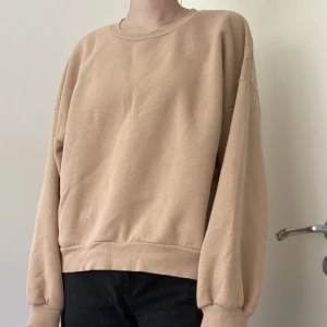 Tröja från Gina Tricot  - Tröja från Gina Tricot i storlek XL Använd fåtal gånger därav nyskick. Säljer pga att den inte används.