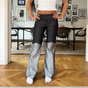 Jeans!  - Så snygga jeans!! MIDJEMÅTT:76cm INNERBENSLÄNGDEN:78cm