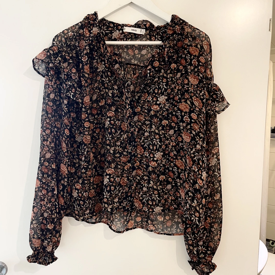 Blommig blus, Mango (Strl. XS) - 90