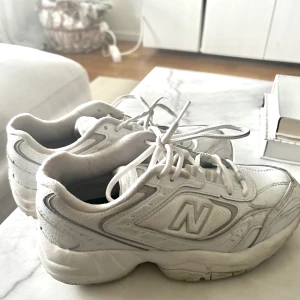 New balance - Säljer mina new balance skor. Endast använda ett fåtal gånger. Nypris 1000
