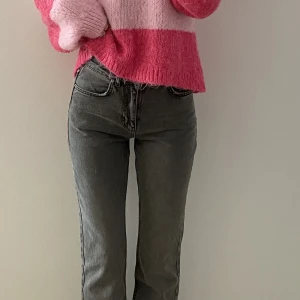 Gina full length flare jeans  - Storlek 34, använda en del men inte jätte mycket. Säljer eftersom de är för små för mig. Modellen är lite mindre i storleken💞