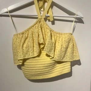 Zara topp - Säljer denna helt nya topp då den inte kommit till någon användning💗200+ frakt