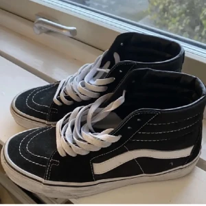 Höga vans  - Säljer dessa då de ej kommer till användning 💘💘💘