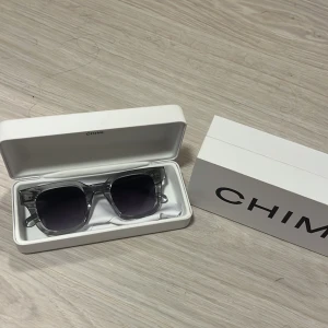 Chimi 04 grey - Säljer nu dessa inprincip helt nya chimis som har varit använda en gång endast, 10/10 skick, går gärna ner i pris vid snabb affär.