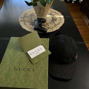 Gucci keps storlek Large, kvitto och box medföljer. 