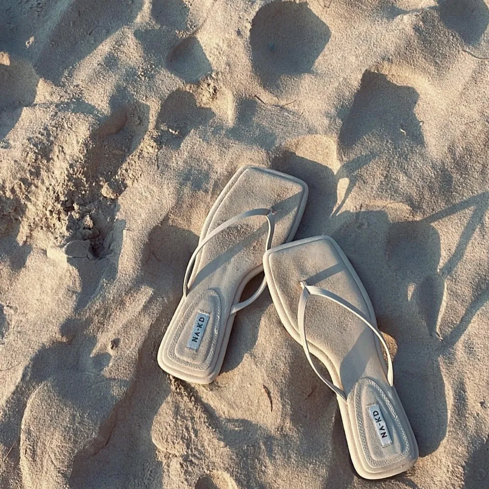 Beiga sandaler från nakd i storlek 39🤍Använda 1 gång då dem inte passade mig. Perfekt för dig som ska åka utomlands i höst/vinter?  . Skor.