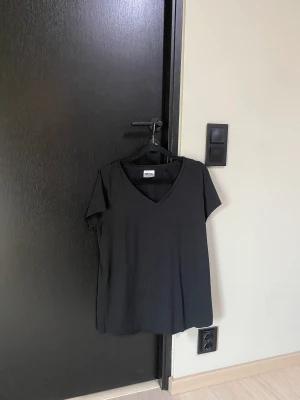 Träningströja - En svart träningströja från AIMN i storlek S, aldrig använd, 100kr