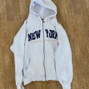 New york hoodie - Tjock och varm hoodie, jätteskön! Tryck på köp nu💛