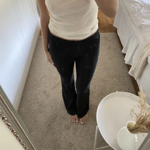 Kostymbyxor  - Aldrig använda! Svarta kostymbyxor med glitter 