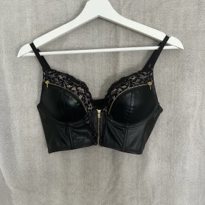 Topp Hunkemöller - Topp/Bh köpt på Hunkemöller. Aldrig använd. Storlek 70C. 