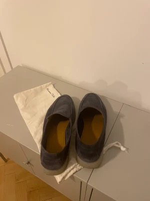 Massimo dutti loafers - Säljer nu riktigt snygga loafers från massimo dutti.  Skick 9/10 de är endast använda ett fåtal gånger.