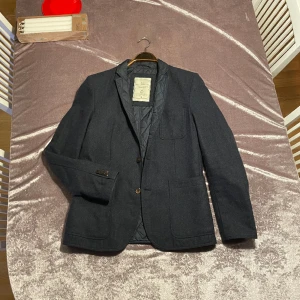 Fodrad bomullskavaj  - Snygg casual kavaj i ull. Storlek S i mörk blå