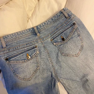 Low waist jeans  - Aldrig använda!! Passar mig som är ca 170 cm lång 