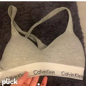 Calvin Klein topp, inte så använd och är i storleken S 