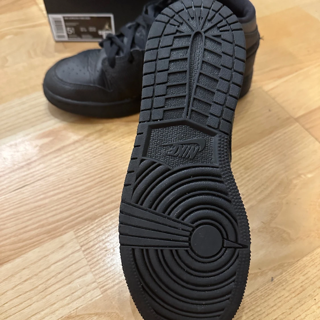 Nike jordans mid - 90