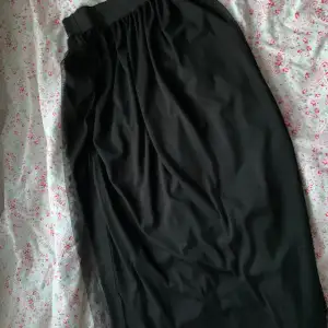 jättesöt lång kjol