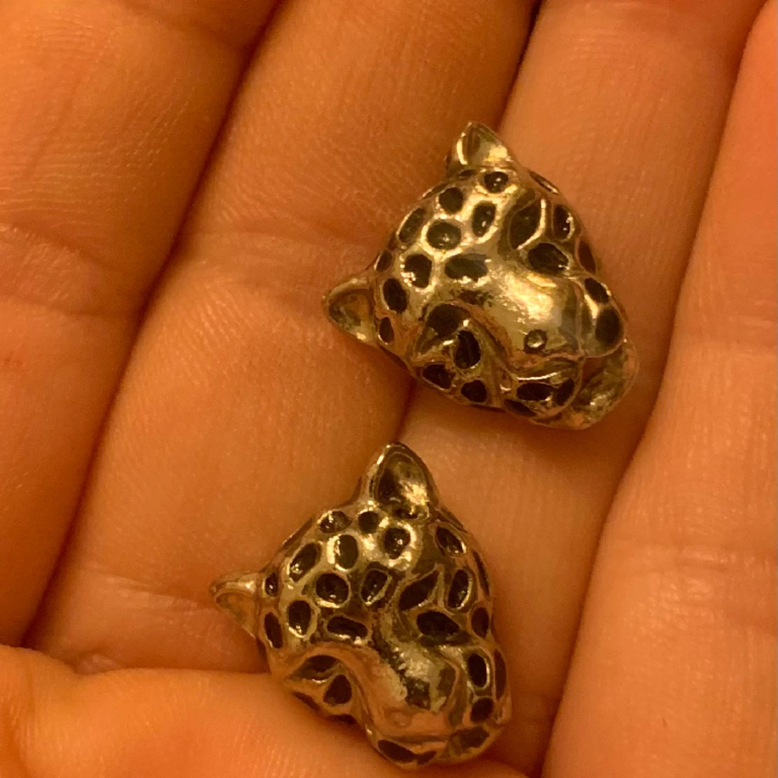 Tiger öronhängen - 90