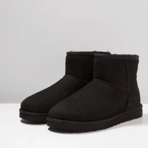 UGG - Säljer dessa ÄKTA ugg som är välanvända därav priset🫶🏼