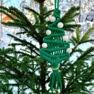 Christmas tree ornament /julgransdekoration - Min handgjorda macrame julgran. Perfekt present för att dekorera din julgran eller ditt hem.