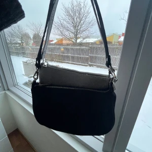 Väskor! - Säljer dessa super fina väskor! Du får båda för 100!