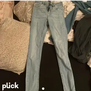 Jeans ifrån Gina trico i modellen Molly, inte använda så mycket. Nypris 399 säljer för 100