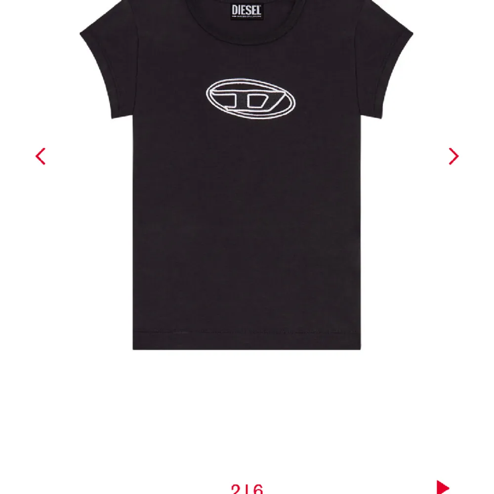 Säljer denna diesel t-shirt Storlek M men sitter bra på mig som brukar ha xs-s, då den är väldigt stretchig. Använd 2 gånger så den är i nytt skick. Nypris 1000kr. T-shirts.