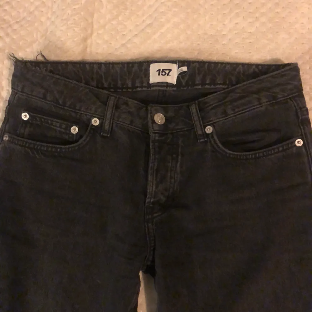 Lågmidjade jeans från lager 157!💕 säljer då dem inte passar mig längre. Hör av dig för fler bilder eller frågor💖💕. Jeans & Byxor.