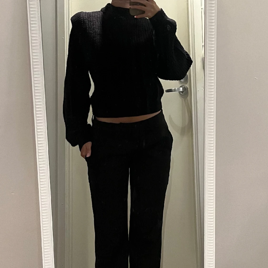 Svart stickad tröja