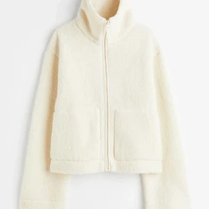 Teddy jacka hm - Hej, säljer denna skit snygga Teddy jackan från hm helt oanvänd❤️