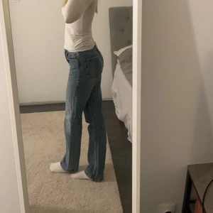 Jeans Zara - Slutsålda jeans ifrån zara💓