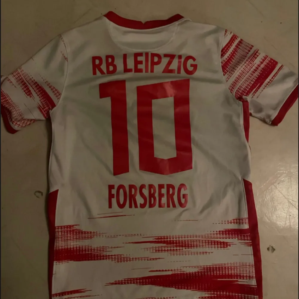 Leipzig tröja Emil Forsberg . T-shirts.