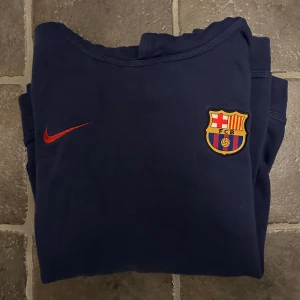 Nike/Barcelona barntröja  - Storlek XL (13-15yrs)
