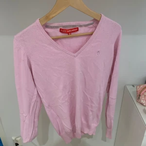 Stickad rosa tröja  - Fin stickad tröja som ej kommer till användning 