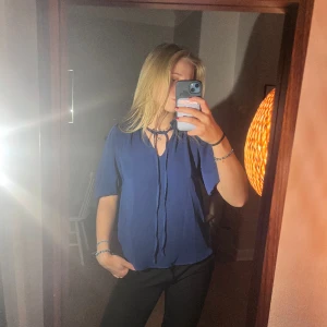 Blus från veromoda  - En blå blus från veromoda i storlek S. Använd en gång❤️