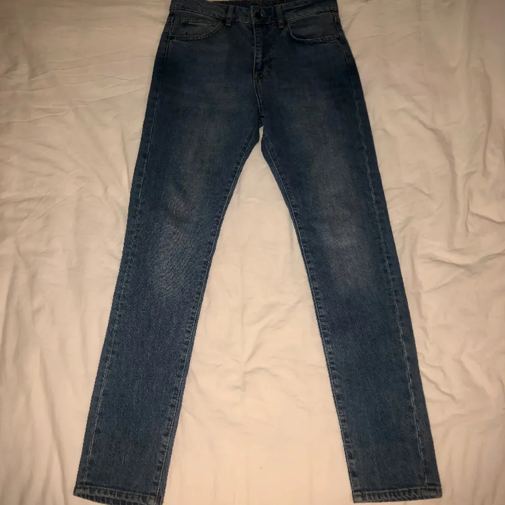 Helt nya jeans från John Henric! Aldrig använda, endast testade. Nypris: 900kr. Storlek 29/32.. Jeans & Byxor.