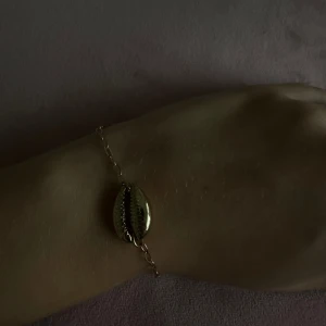 Fint armband  - Fint armband! Oanvänt, mycket fint skick! 