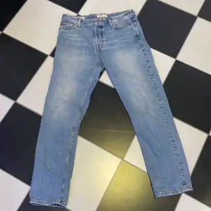 Jack @ Jones Jeans som är använda mycket men fortfarande fina, lite knölig men tvätta dom en gång så är dom fin.