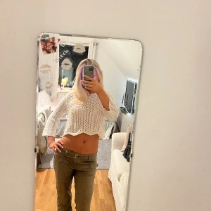 Vit stickad tröja - Jätte fin!!! Kommer inte till användning. Använd Max 5 gånger ca❤️