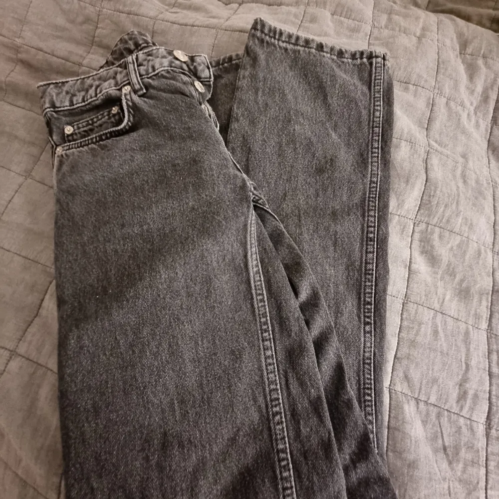 Jätte fina jeans från lager 157! Dom är lågmidjade och super fina. Storlek xxs men sitter som xs/s. Skulle tro att dom hade passat bra på någon som är 160 o upp! ❤. Jeans & Byxor.