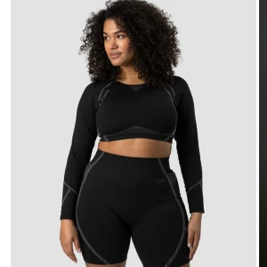 Träningströja - Säljer denna snygga träningströja från Angelica Blicks kollektion med iciw. Använd en gång. 