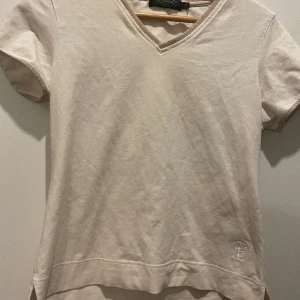 Sport T-shirt  - En T-shirt som aldrig har används och behöver en ny ägare💓