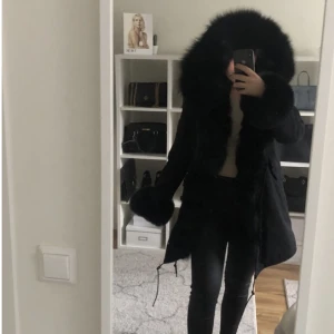 Parka - Parka med äkta päls som är avtagbar. Passar perfekt för vinter och vår