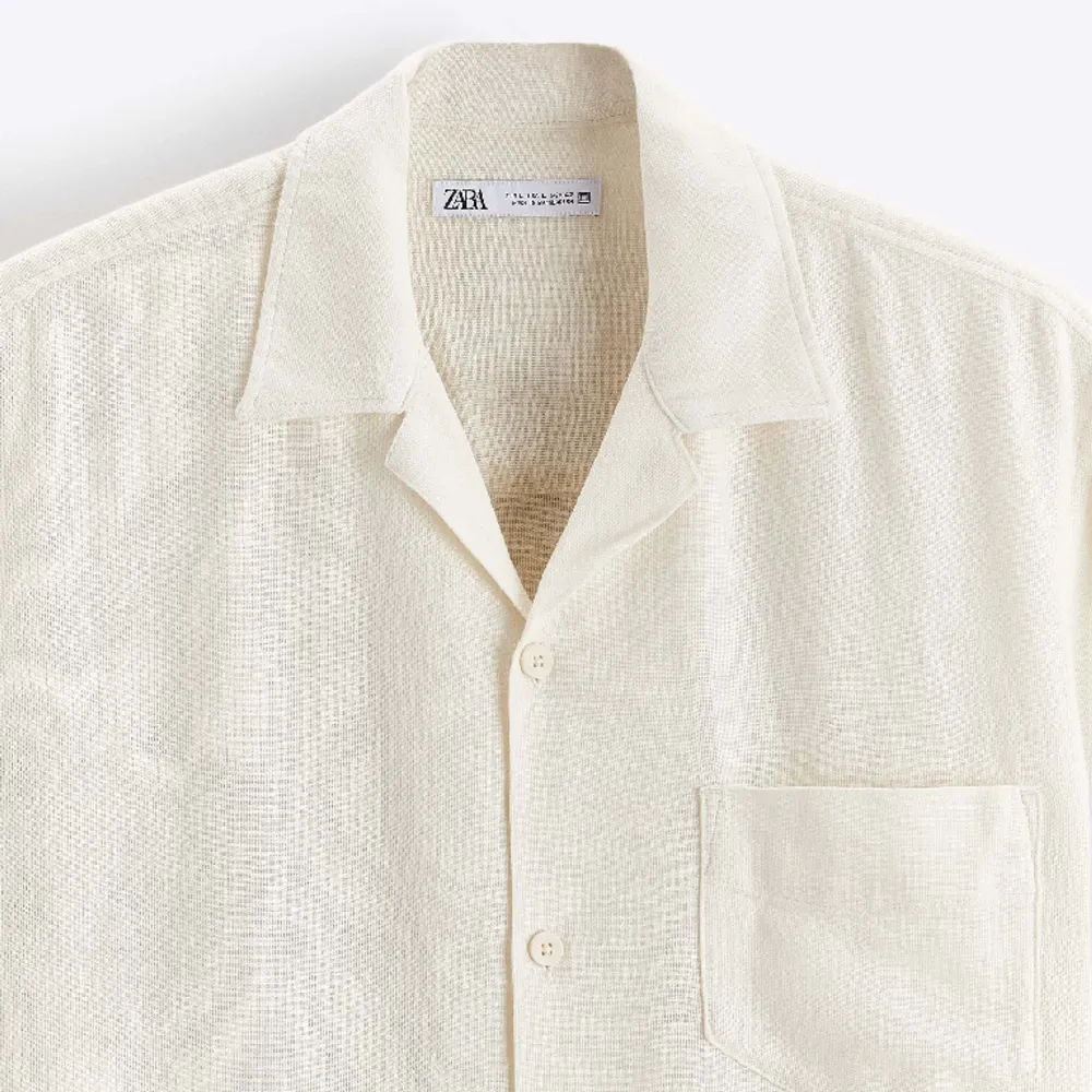 Snygg linneskjorta  Bra skick  Endast provad en gång   Köpt för 500  Pris ej hugget i sten. Skjortor.