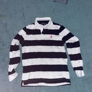 Bondelid tröja - En riktigt fin nästan oanvänd bondelid tröja med krage, 10/10 skick skriv för funderingar priset kan sänkas;)