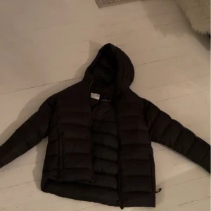 Sail racing jacka - Hej säljer denna nya jacka då den var förstor helt ny aldrig andvänd st 160 o är perfekt till 160