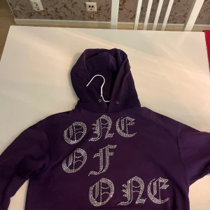 One of One Hoodie - Snygg och sällsynt OOO hoodie. Cond 8/10  Size S men lite liten i storleken så fungerar även för XS.