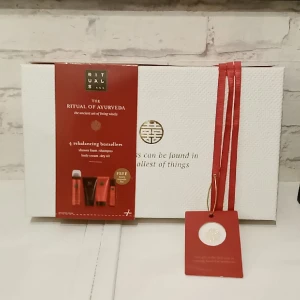 Rituals Luxury Keepsake Box - Oöppnade, Ritual of ayurveda Finns i: harmonizing foaming shower gel 50ml Nourishing shampoo 70ml Balancing body cream 70ml Natural dry oil for body&hair 50ml